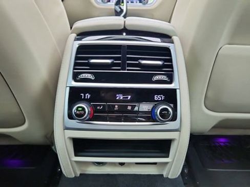 Used 2022 BMW 740i xDrive w/ M Sport Package image 39