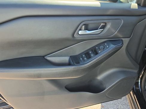 Certified 2025 Nissan Rogue SV FWD image 18
