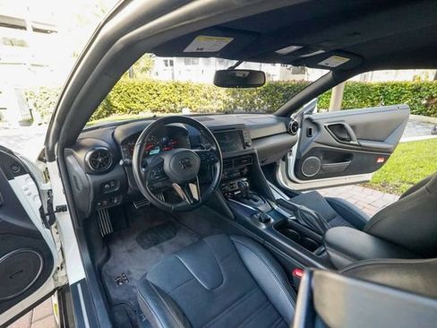 Used 2021 Nissan GT-R Premium image 2