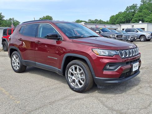 Certified 2022 Jeep Compass Latitude AWD/4WD image 1