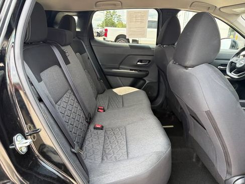 Used 2025 Nissan Kicks SV AWD/4WD image 27