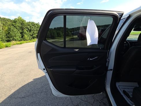 Used 2023 Chevrolet Traverse LT FWD image 12
