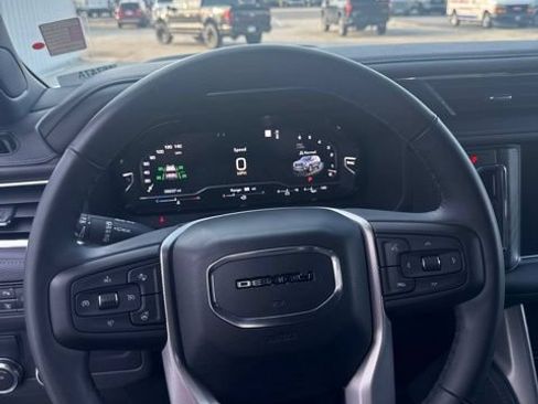 Used 2023 GMC Yukon Denali RWD image 29