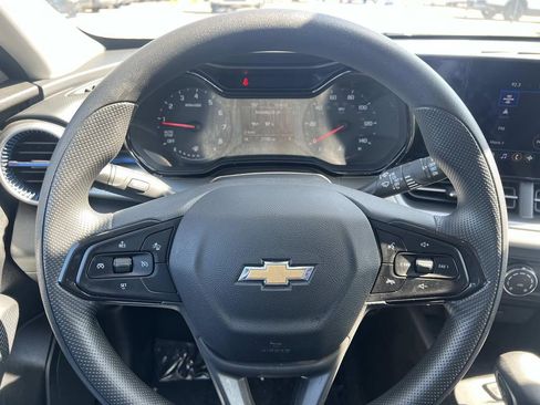 Used 2024 Chevrolet Trax LS w/ LS Convenience Package FWD image 15