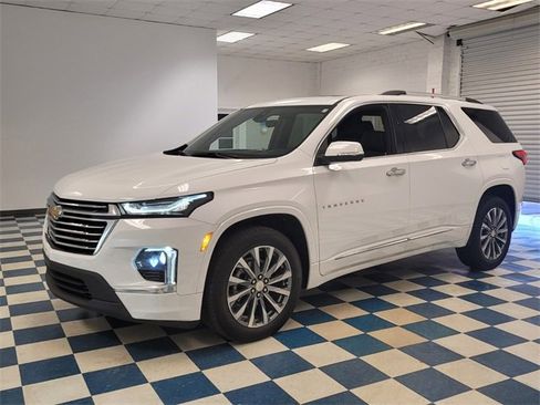 Used 2023 Chevrolet Traverse Premier image 3