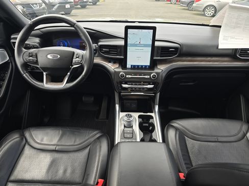 Used 2020 Ford Explorer Platinum w/ Premium Technology Package AWD/4WD image 18