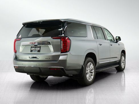 Used 2024 GMC Yukon XL SLT w/ SLT Premium Package AWD/4WD image 5