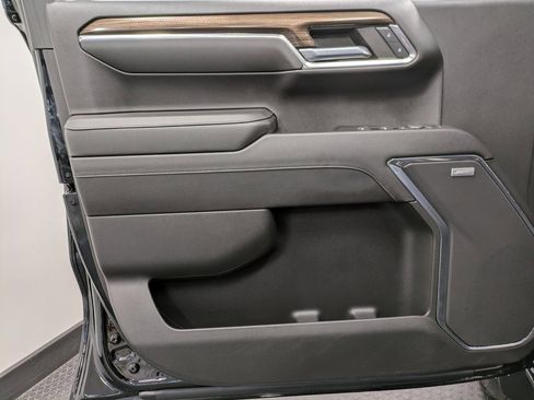 Used 2022 Chevrolet Silverado 1500 LT Trail Boss w/ LT Trail Boss Premium Package image 8