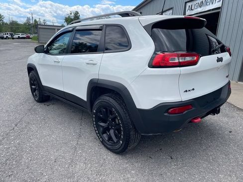 Used 2016 Jeep Cherokee Trailhawk w/ Leather Interior Group AWD/4WD image 5