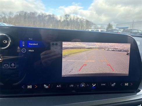 New 2026 Chevrolet Traverse LT w/ Sun and Wheel Package image 15