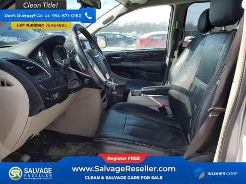 Used 2016 Chrysler Town & Country Touring image 9
