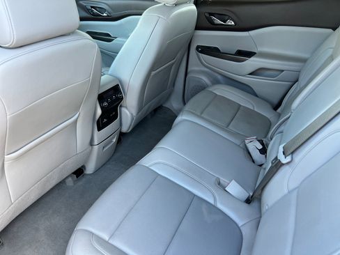 Used 2023 GMC Acadia SLT image 11