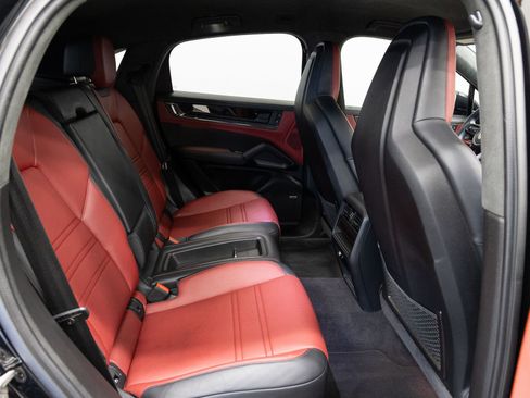 Used 2024 Porsche Cayenne Turbo GT AWD/4WD image 15