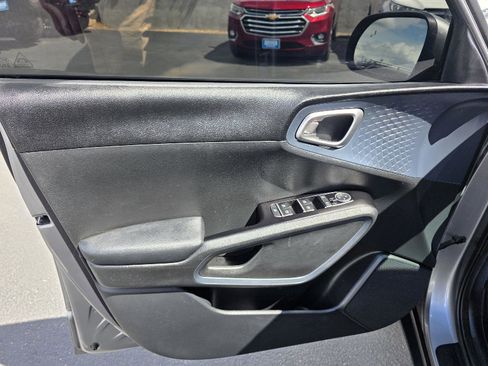 Used 2023 Kia Soul EX image 11