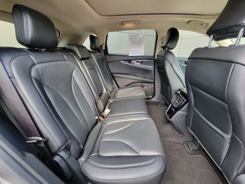 Used 2022 Lincoln Nautilus Reserve image 22