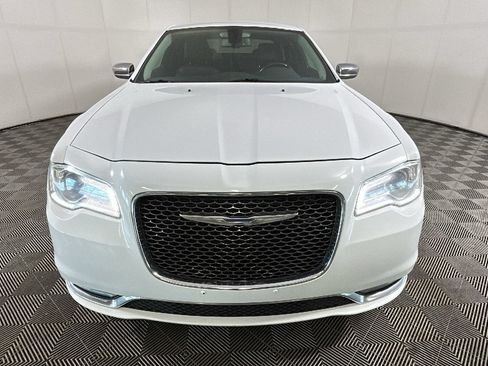 Used 2018 Chrysler 300 Limited AWD/4WD image 8