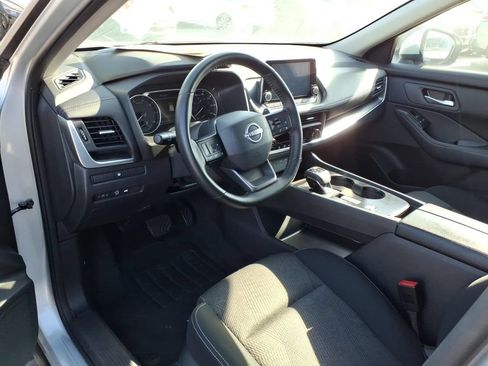 Certified 2025 Nissan Rogue SV FWD image 11