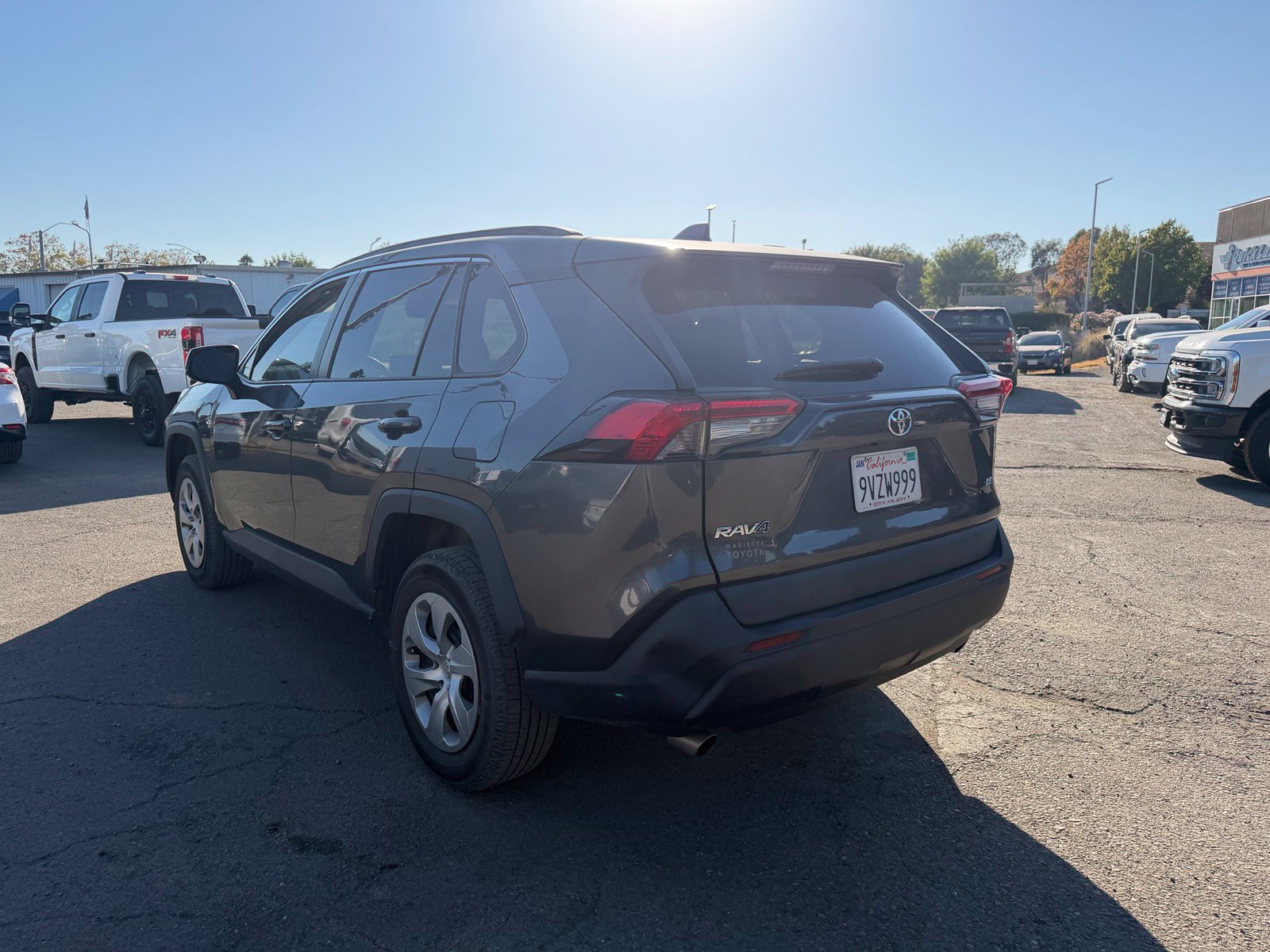 Used 2021 Toyota RAV4 LE FWD image 3