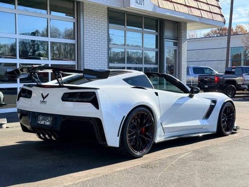 Used 2016 Chevrolet Corvette Z06 w/ 3LZ Preferred Equipment Group RWD image 3