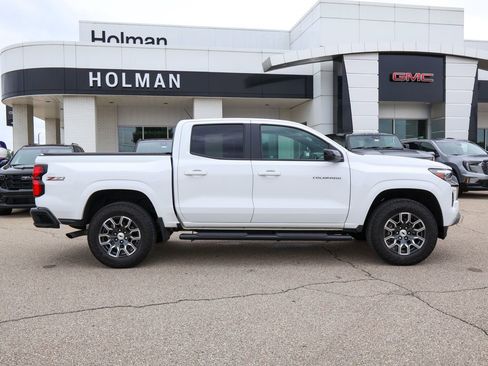 Used 2023 Chevrolet Colorado Z71 w/ Z71 Convenience Package 2 AWD/4WD image 2