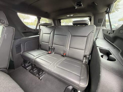 Used 2024 GMC Yukon XL SLT image 30