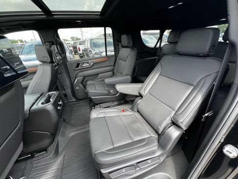 New 2026 GMC Yukon XL Denali w/ Denali Reserve Package image 25