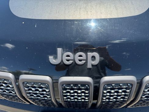 Used 2019 Jeep Cherokee Trailhawk w/ Cold Weather Group AWD/4WD image 23