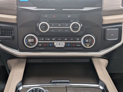 Used 2024 Ford Expedition Limited AWD/4WD image 28
