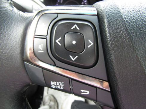 Used 2013 Toyota Avalon XLE image 12