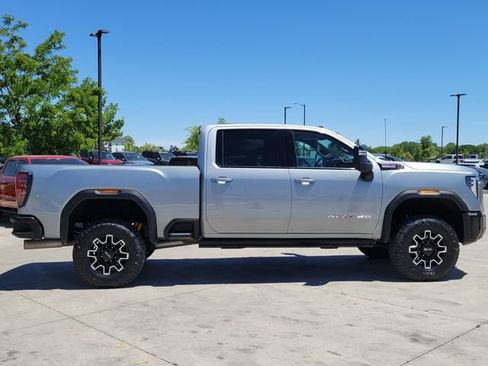 Used 2025 GMC Sierra 2500 AT4X AWD/4WD image 2