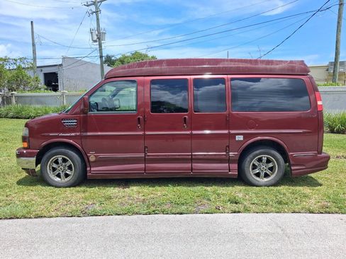 Used 2010 GMC Savana 1500 AWD w/ Preferred Equipment Group image 1