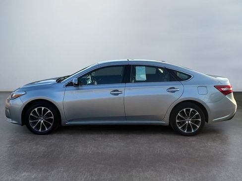 Used 2018 Toyota Avalon XLE FWD image 2