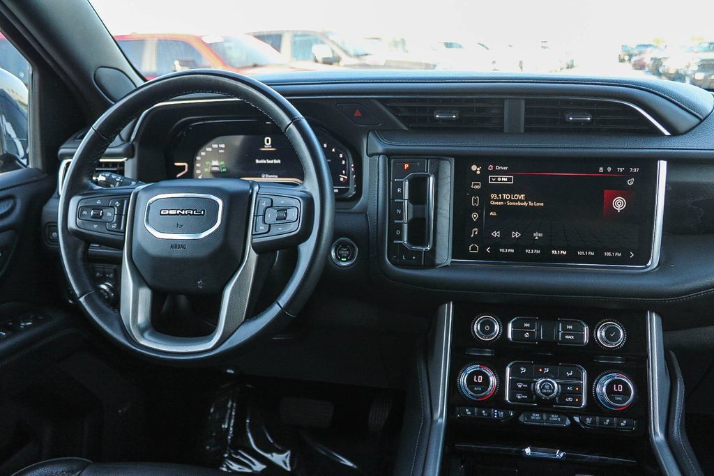 Used 2024 GMC Yukon XL Denali AWD/4WD image 14