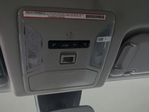 Used 2022 Toyota RAV4 XLE AWD/4WD image 15