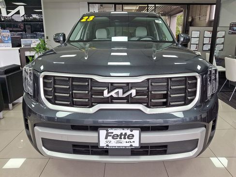 Certified 2023 Kia Telluride S w/ S Sunroof Package AWD/4WD image 2