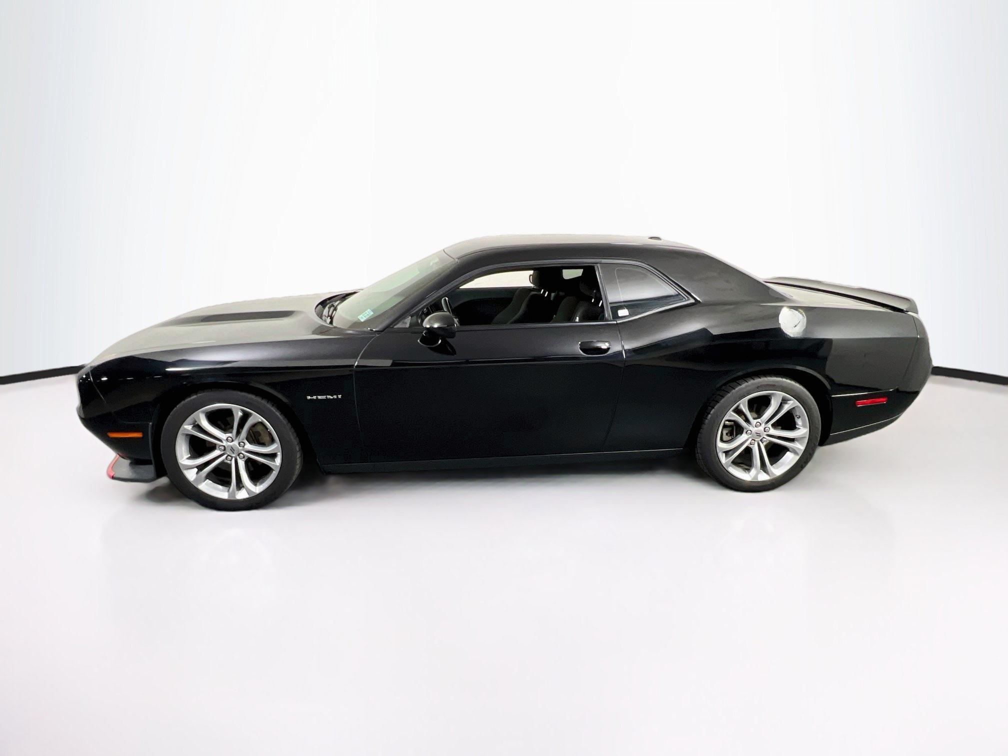Used 2022 Dodge Challenger R/T RWD image 8