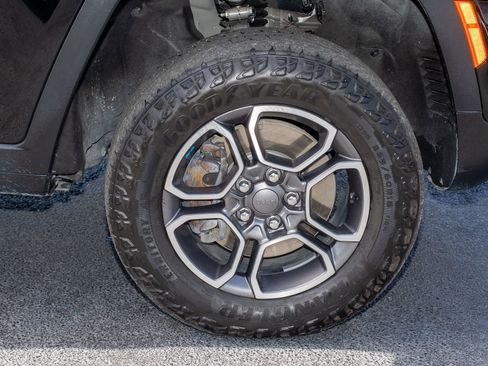 Used 2023 Jeep Grand Cherokee Trailhawk w/ Luxury Tech Group III image 41