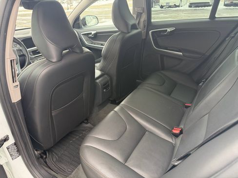 Used 2016 Volvo V60 T5 Cross Country Platinum w/ Climate Package image 13