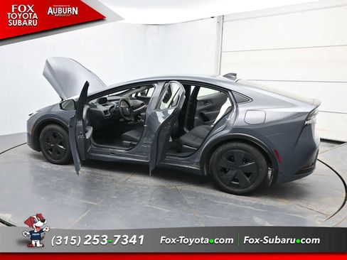 Used 2024 Toyota Prius Prime SE image 39