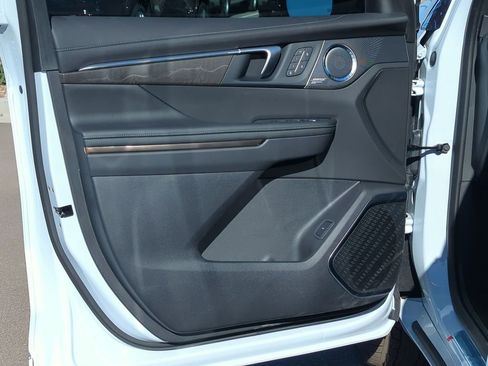 New 2026 Buick Enclave Avenir w/ Super Cruise Package FWD image 22
