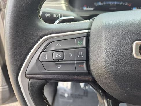 Used 2023 Jeep Grand Cherokee Laredo AWD/4WD image 17