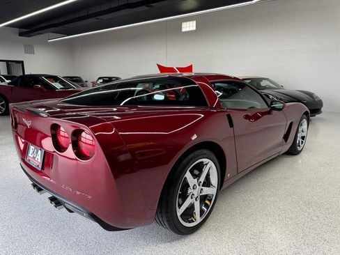 Used 2007 Chevrolet Corvette Coupe w/ Preferred Equipment Group RWD image 16
