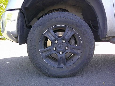Used 2016 Toyota Tundra SR5 AWD/4WD image 9