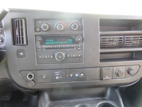 Used 2019 Chevrolet Express 2500 w/ Enhanced Convenience Package image 15