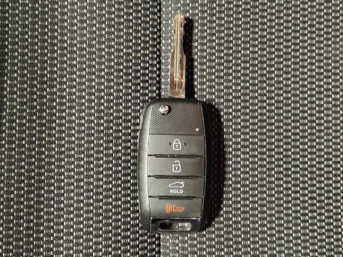 Used 2017 Kia Forte LX image 32