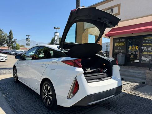 Used 2018 Toyota Prius Prime Plus FWD image 12