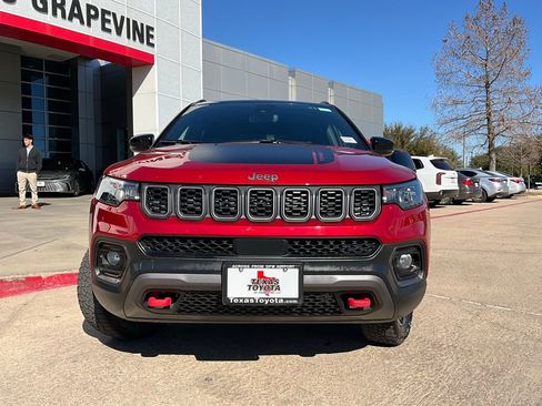 Used 2025 Jeep Compass Trailhawk image 3