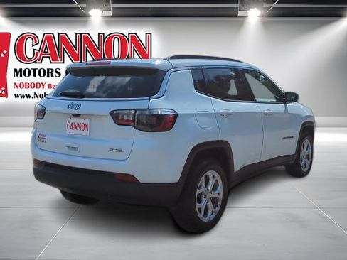 Used 2024 Jeep Compass Latitude AWD/4WD image 5
