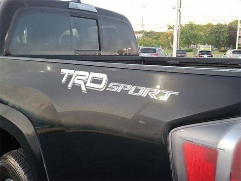 Certified 2022 Toyota Tacoma TRD Sport image 31