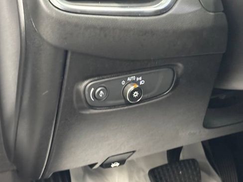 Used 2019 Chevrolet Equinox LT FWD image 19
